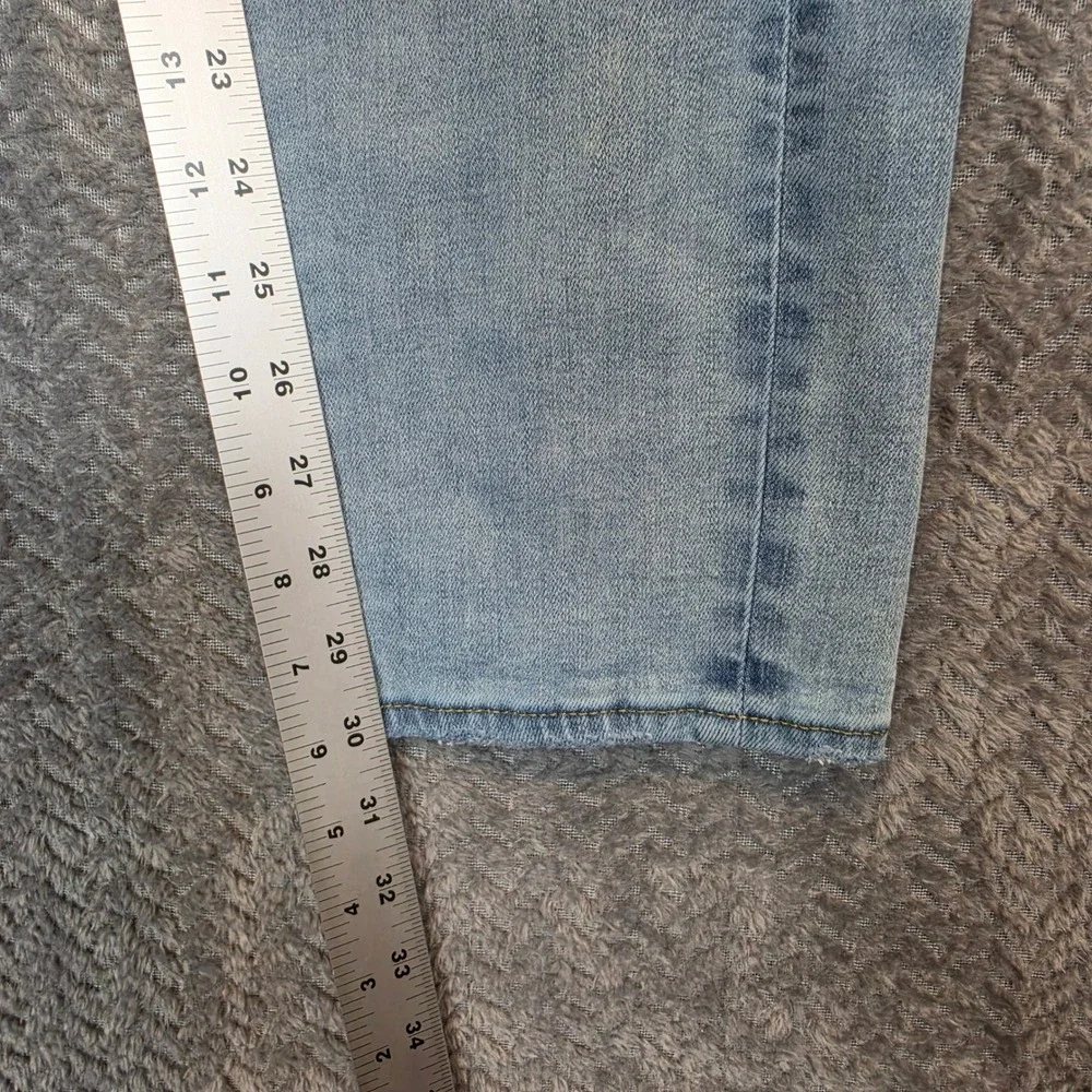 American Eagle Outfitters wear knees